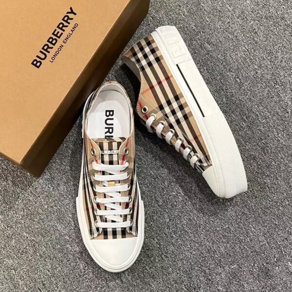 XG003-001-010-02 XG00204 Burberry Shoes Vintage Check Sneakers